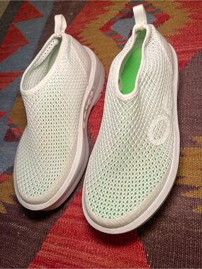 OOFOS White Omga Chukka Recovery Shoe Size 7